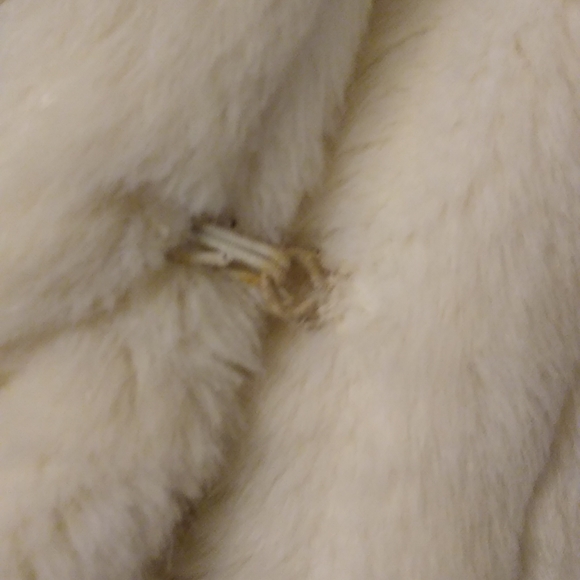 Lintage Off-White Faux Fur Coat - sz 15/16 - NOT Included in Bundling Sale - Picture 8 of 14